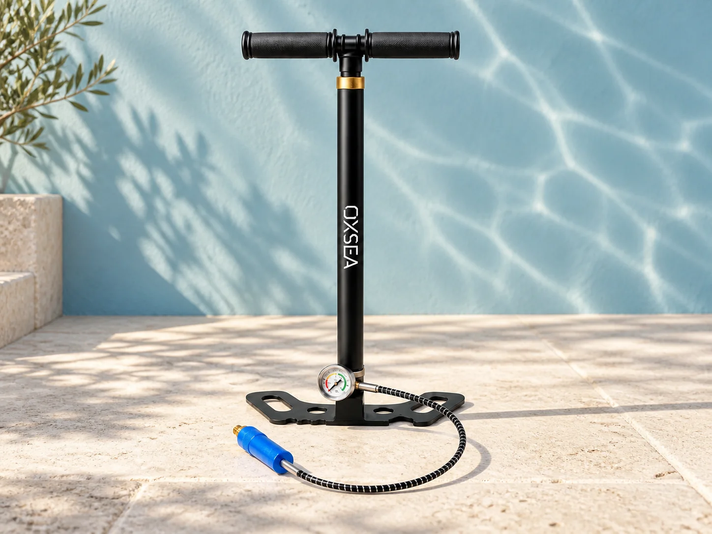 The Oxsea high-pressure manual pump and its hose